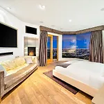 Hollywood Hills Modern Sanctuary-Jaw Dropping View