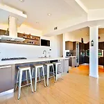 Hollywood Hills Modern Sanctuary-Jaw Dropping View