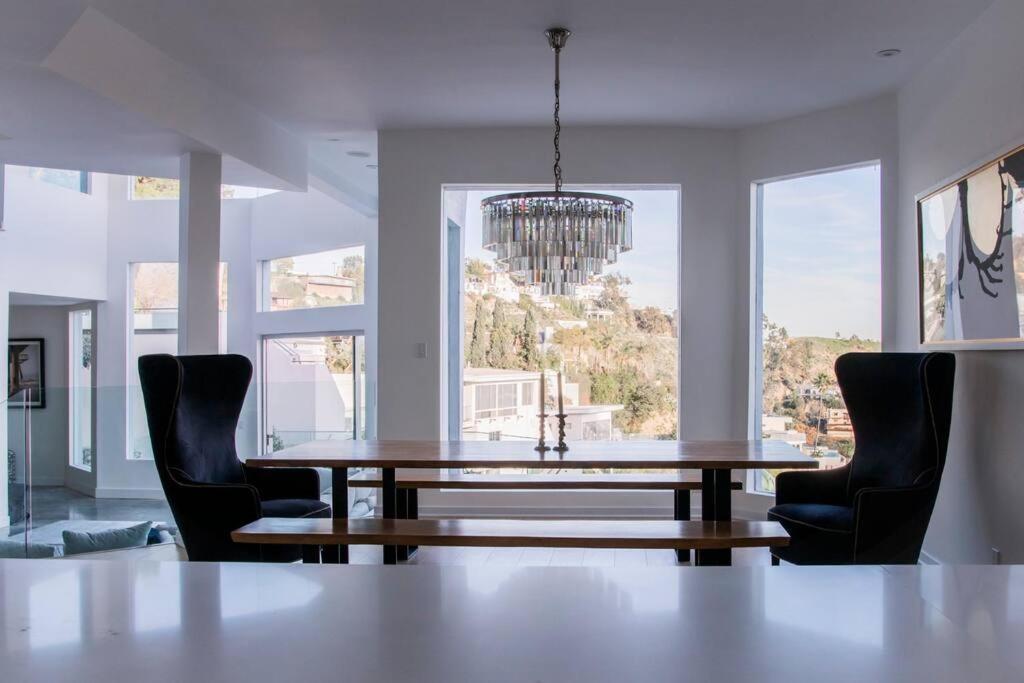 Hollywood Hills Modern Sanctuary-jaw Dropping View