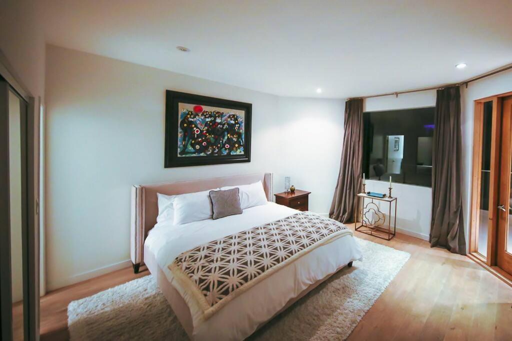 Hollywood Hills Modern Sanctuary-jaw Dropping View Los Angeles