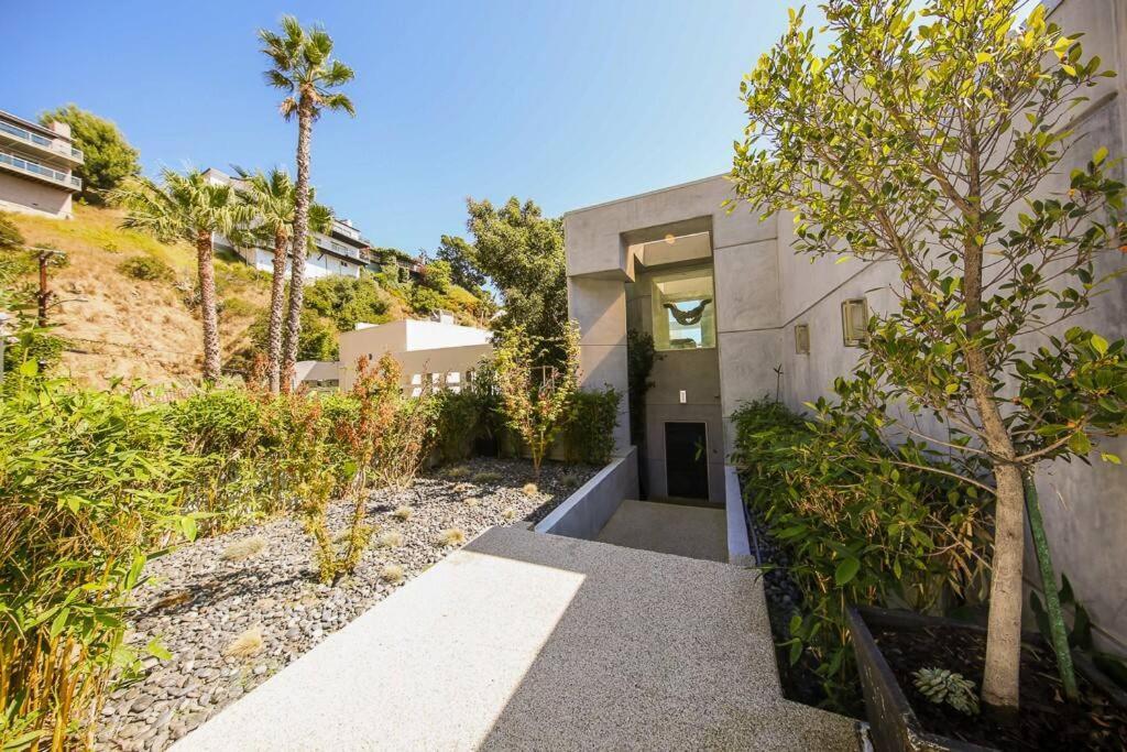 Hollywood Hills Modern Sanctuary-jaw Dropping View *