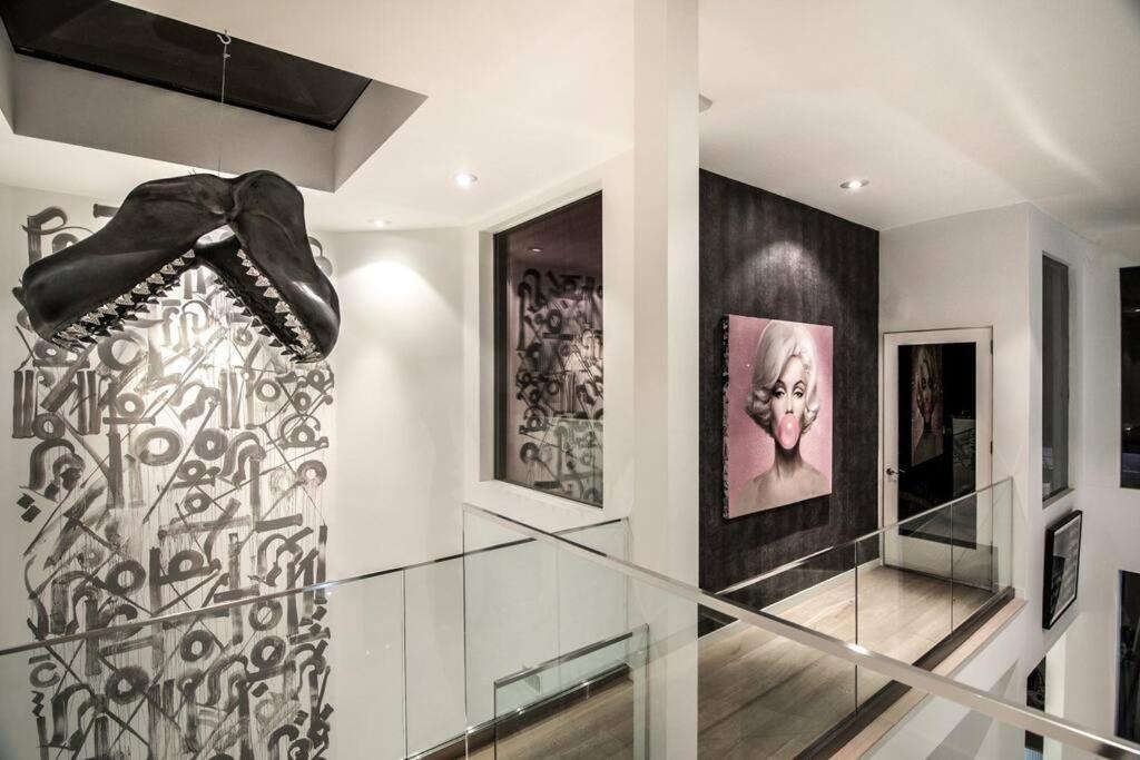 Hollywood Hills Modern Sanctuary-jaw Dropping View Villa *