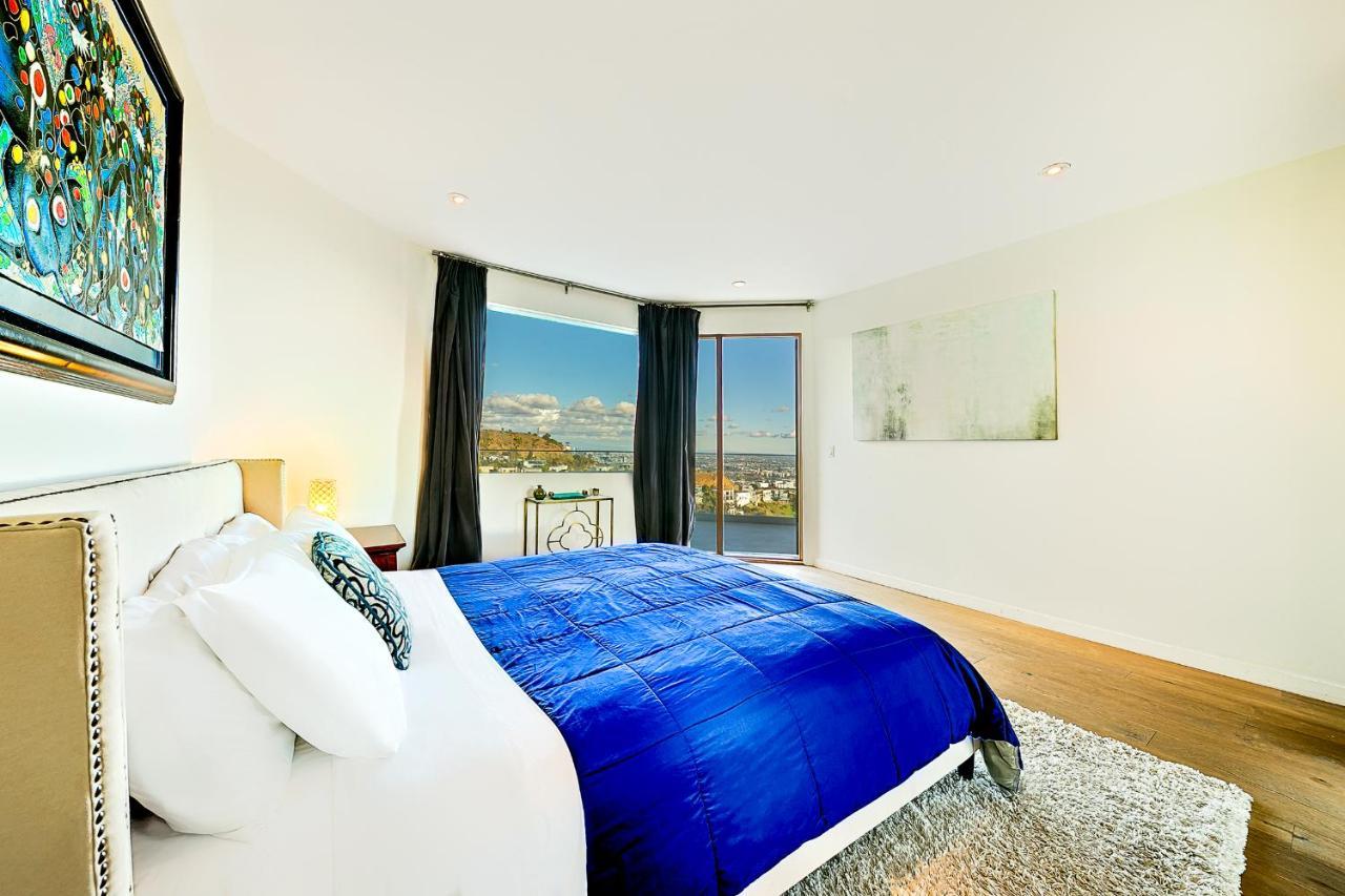 Hollywood Hills Modern Sanctuary-jaw Dropping View